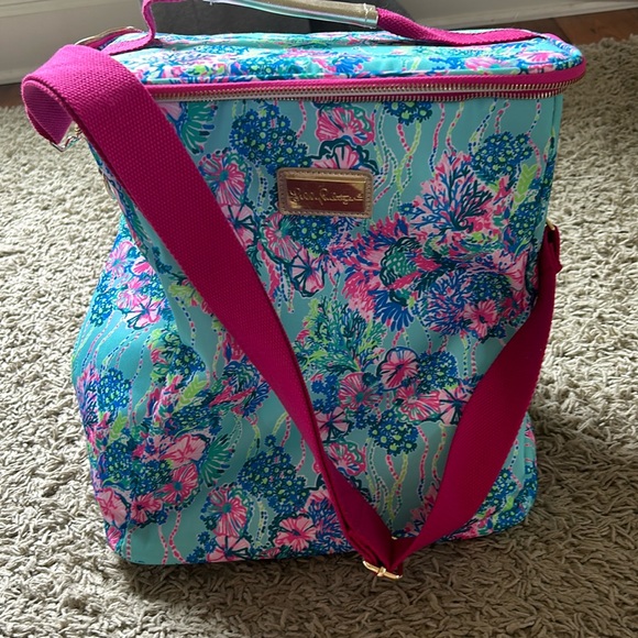 Lilly Pulitzer soft sided cooler. - Picture 1 of 3